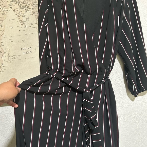 Elegant Black Jumpsuit with Belt - Picture 3 of 11